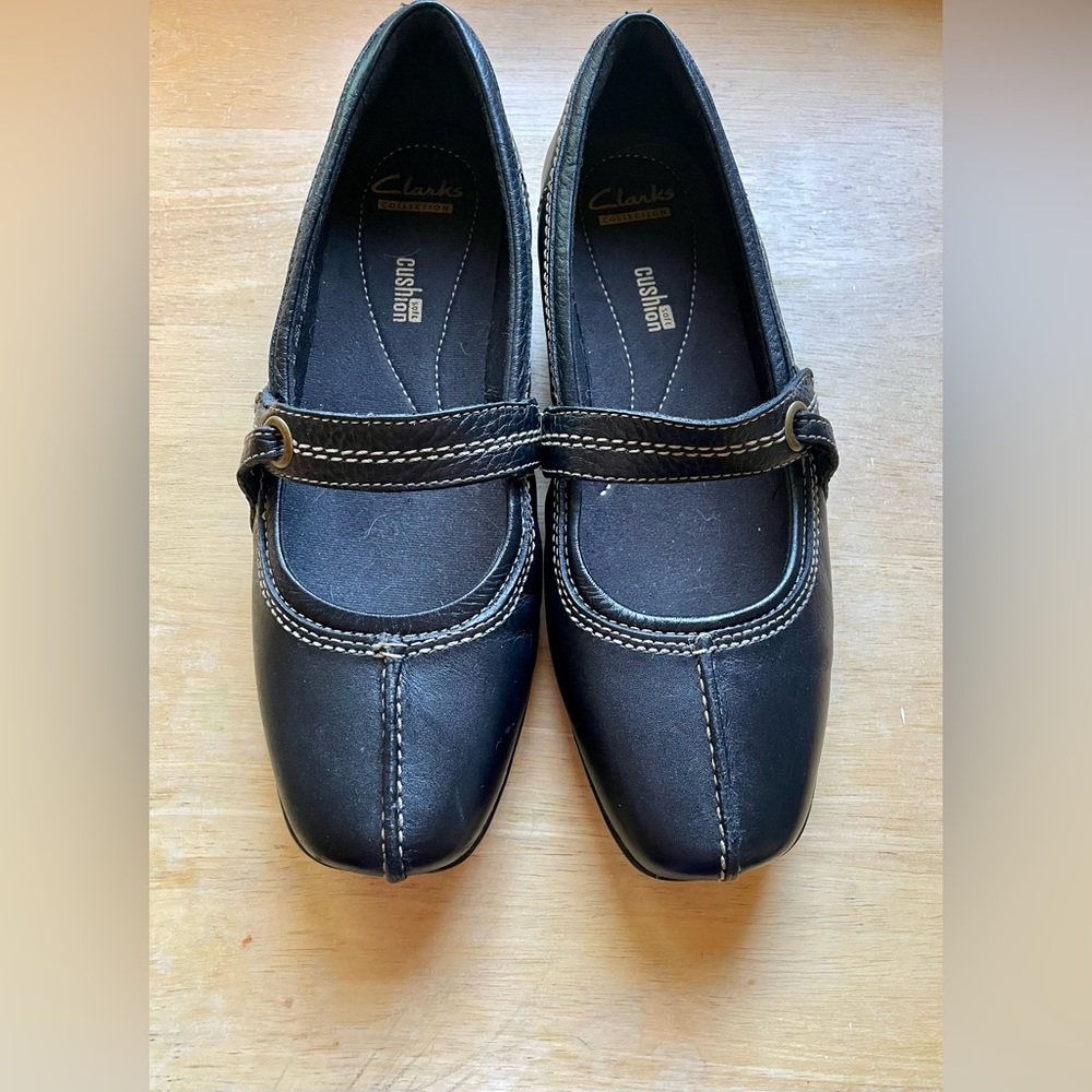 Clarks Haydn Maize Black Leather Mary Jane, 
9 Comfort Ortholite Footbed